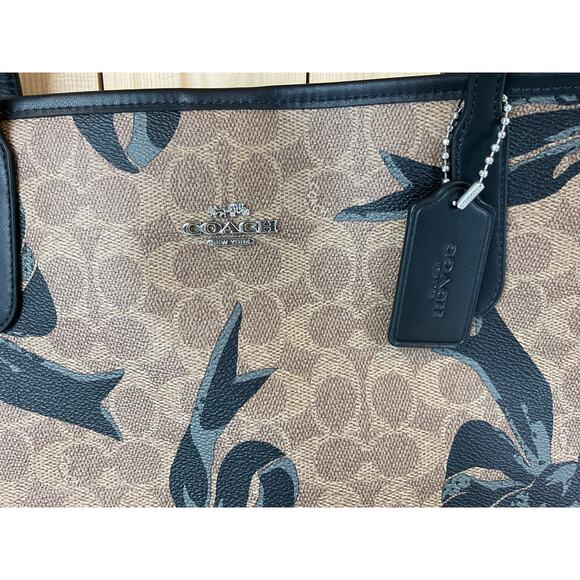 Coach City Tote Bag In Signature Canvas With Bow Print - Picture 3 of 8